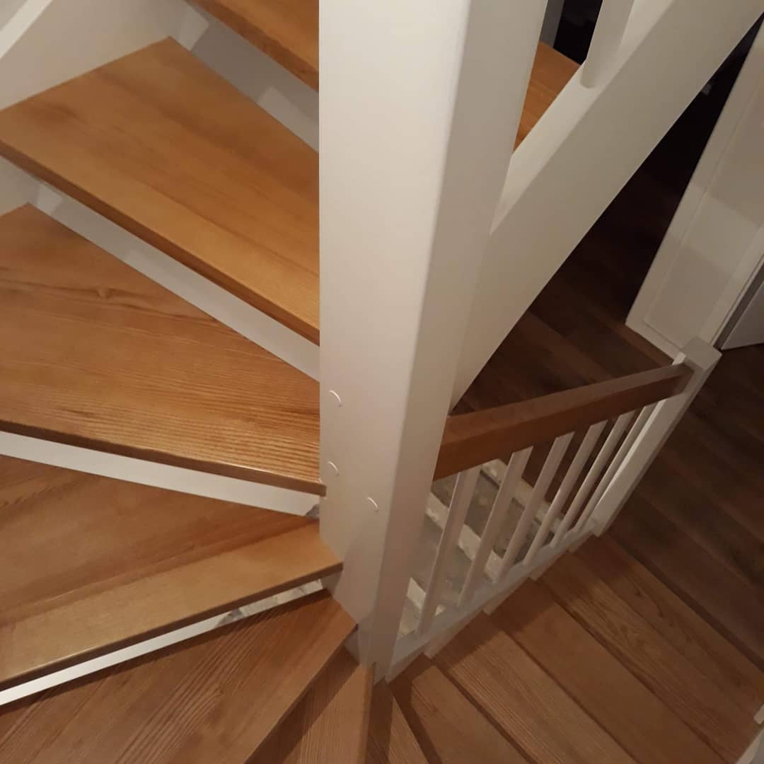 schody-samono-ne-a-urowe-z-litego-drewna-monta-wroc-aw-schody-renoma