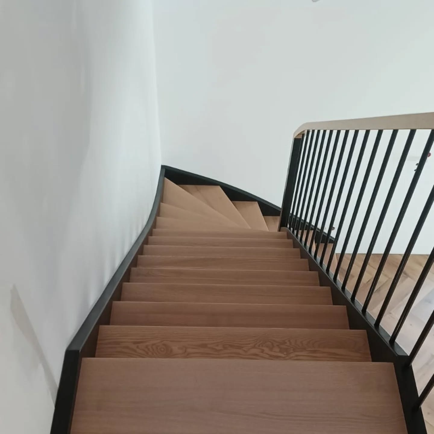 SCHODY JESIONOWE GŁĘBIONÓW