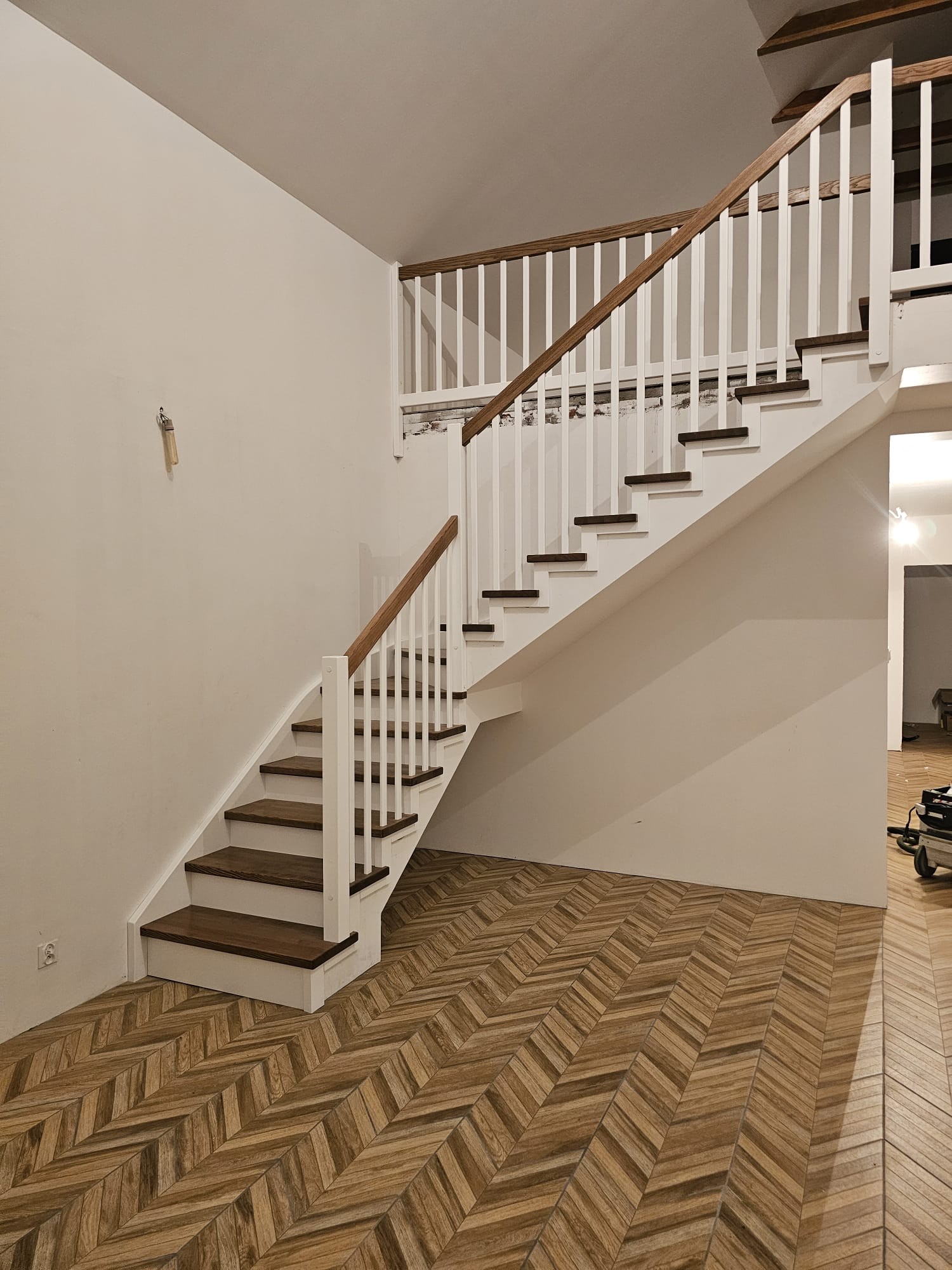 SCHODY DREWNIANE JEŻÓW