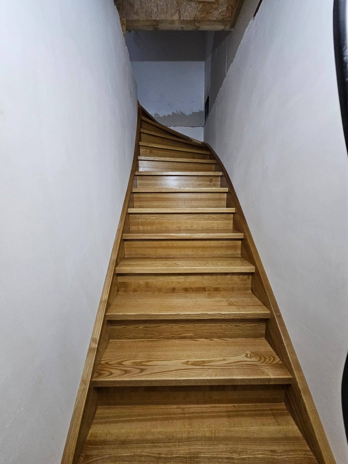 SCHODY DREWNIANE STRZELIN