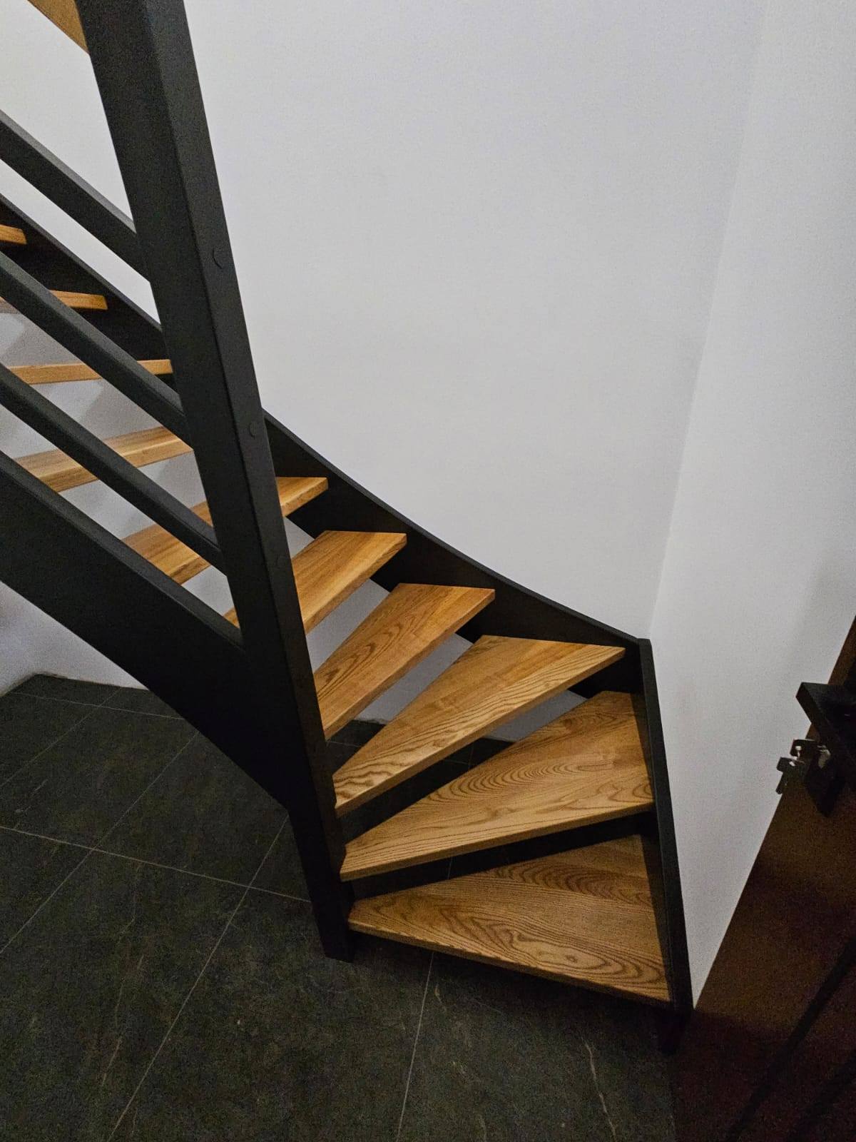 SCHODY DREWNIANE KIEŁCZÓW