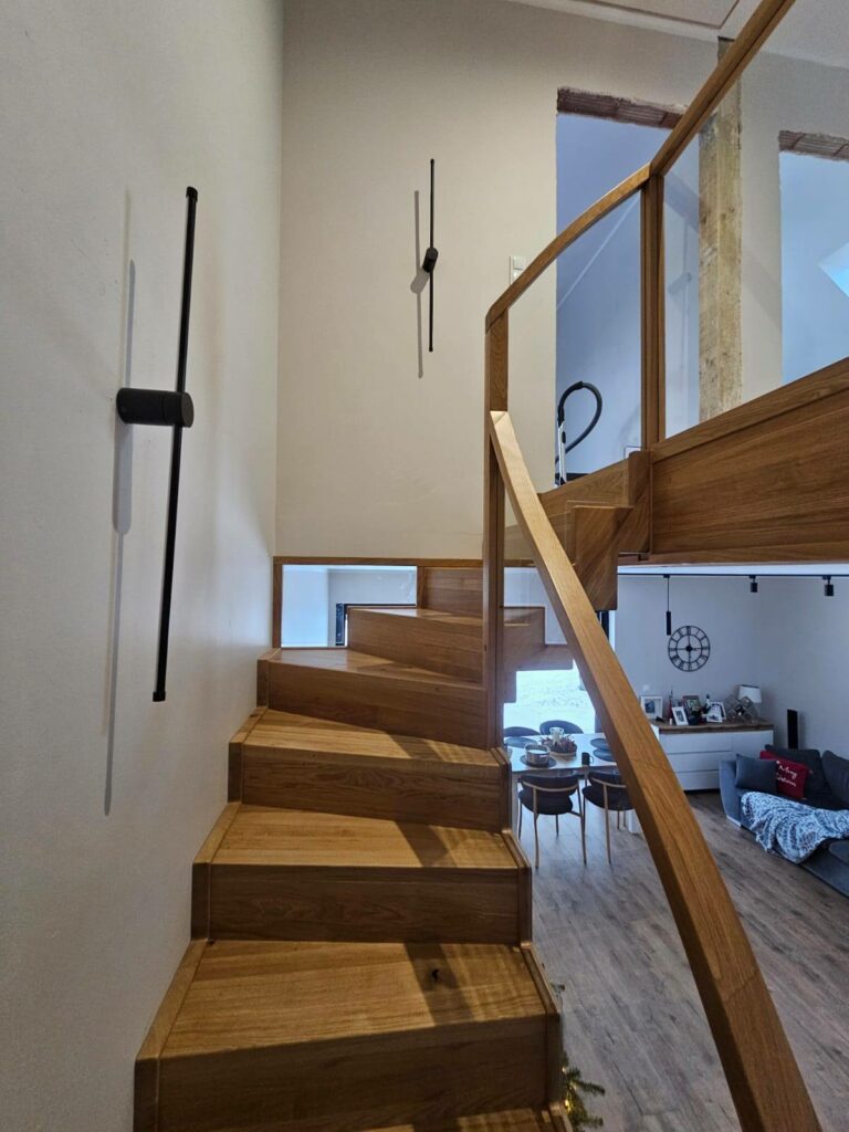 SCHODY JESIONOWE Kołaczów