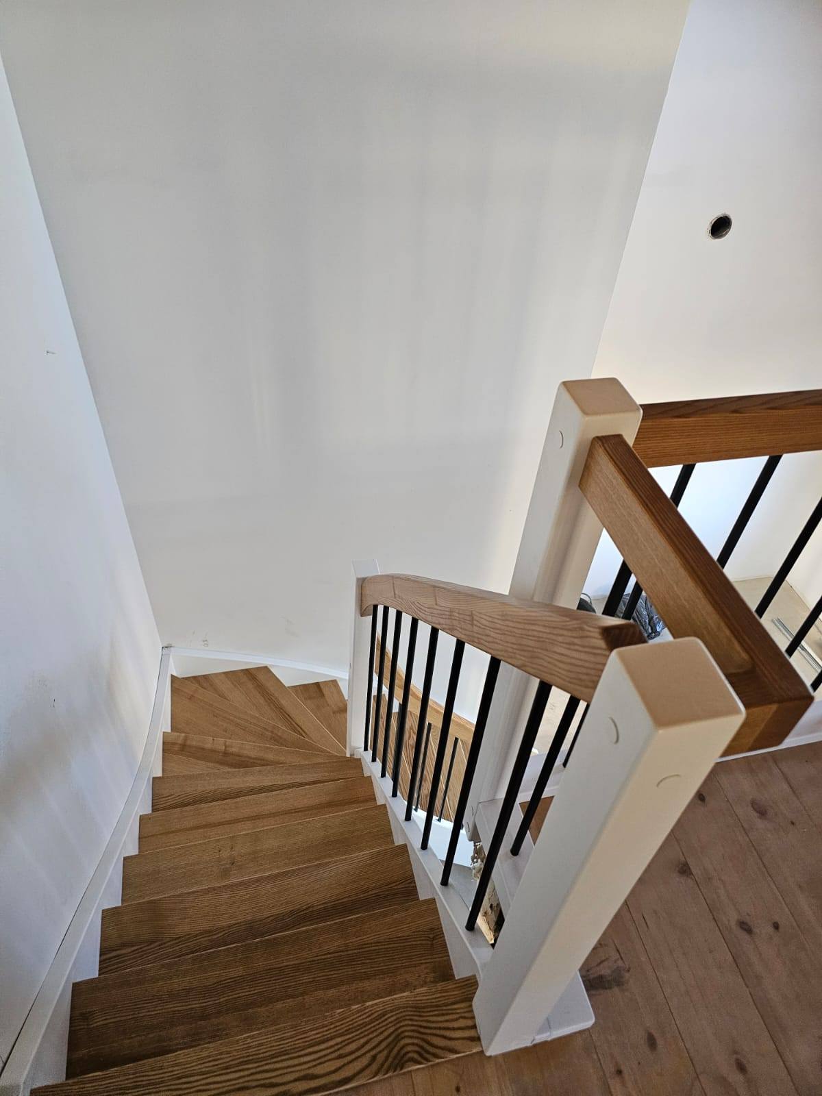 SCHODY DREWNIANE LASKI